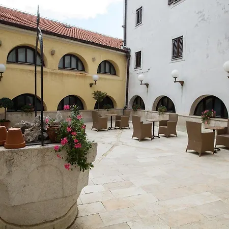 Kastel Hotel