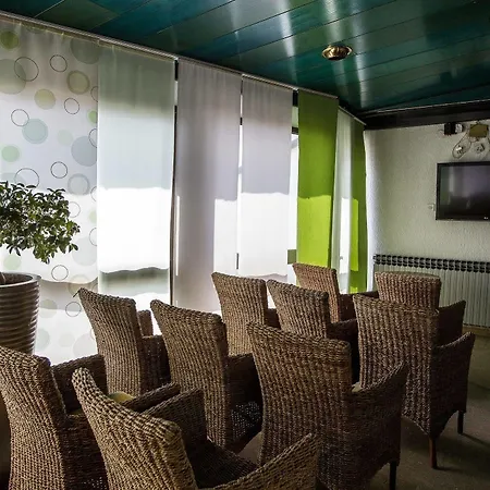 卡斯特尔酒店 3*